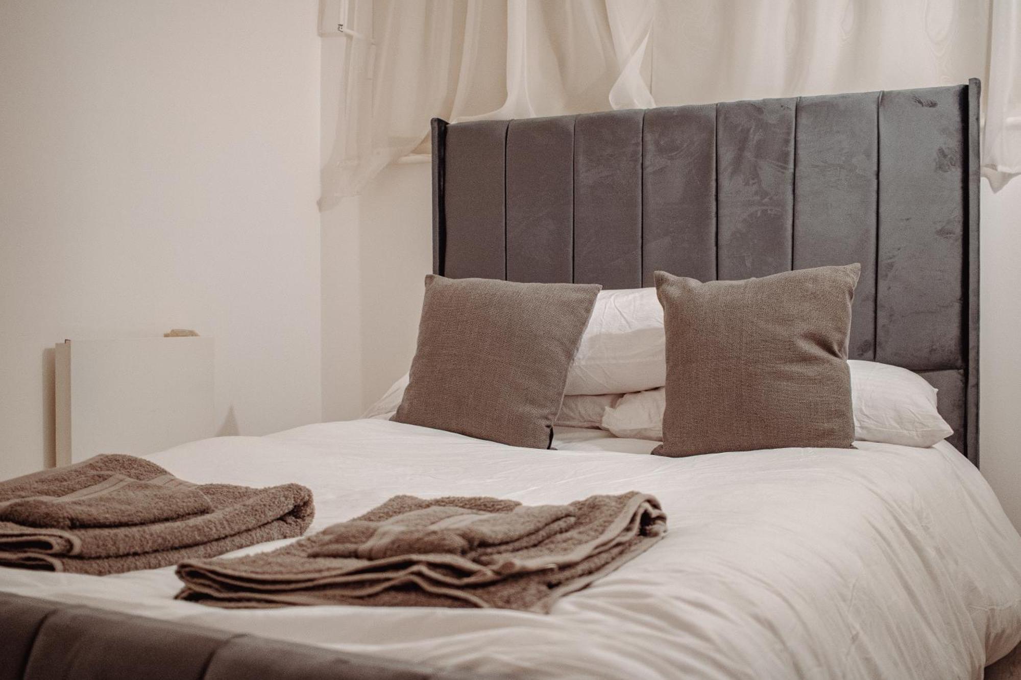 Central & Spacious, Sleeps 8, Perfect For Groups Leeds  Exterior foto